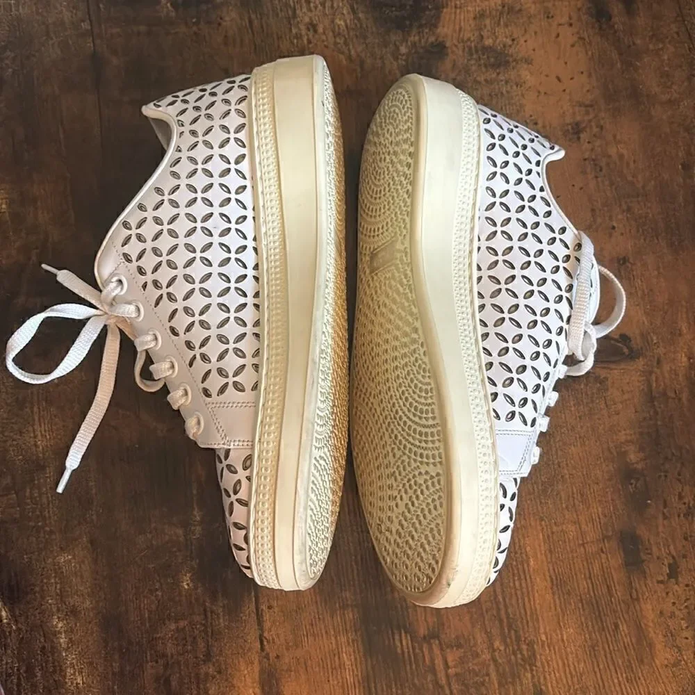 ALAÏA
White laser-cut leather sneaker size 35 / excellent - Picture 9 of 13